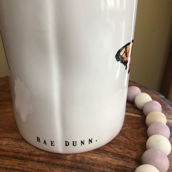 RAE DUNN DREAM POPPY FIELDS SCENTED CANDLE - Picture 3 of 5